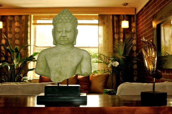 Asian-wohnideen-Buddha-socha-moc-zaujímavé