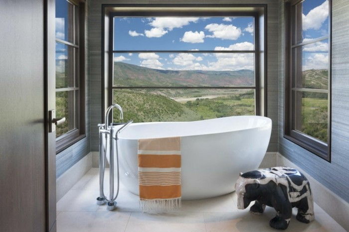 fantastisk-bad design-ideer delte-tub-tipp-ser-gjennom-vindu