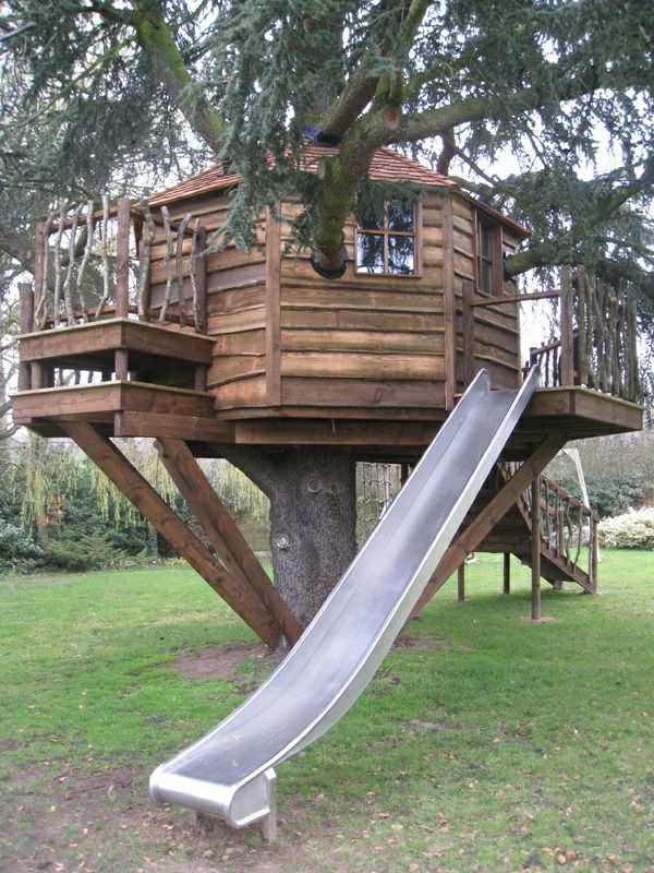 attraktiva träd hus-for-barn-med-slide