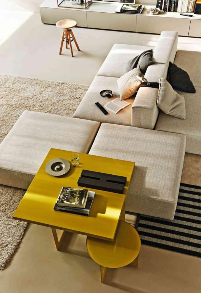 attraktiv gul-soffbord-med-pall