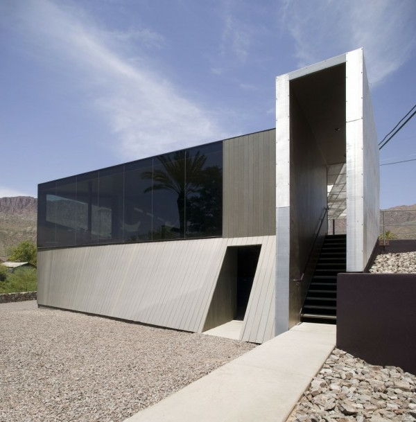 gösterişli ev-minimalizm-mimari-camsı karanlık duvarlar