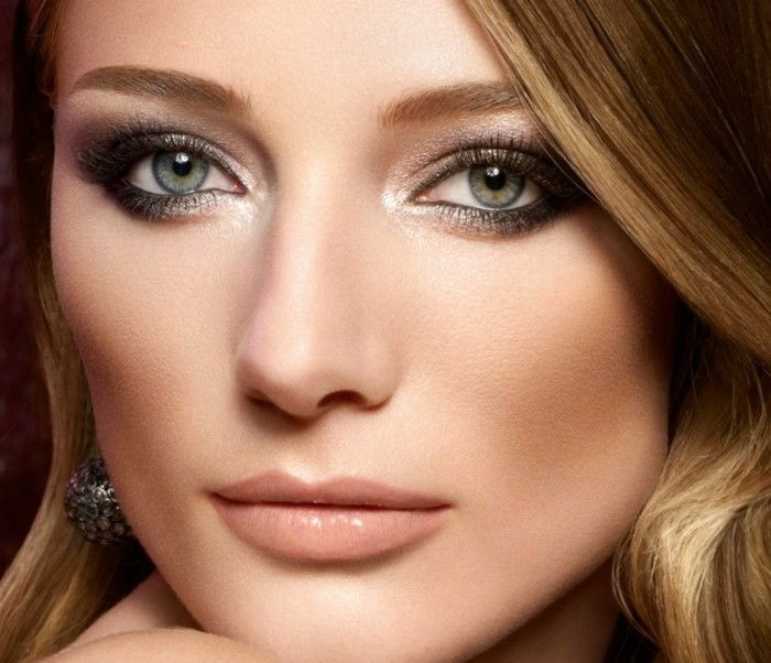 očný make-up žena-s-nádherné-tvár zvýrazňovač-rouge, lesky na pery očné tiene