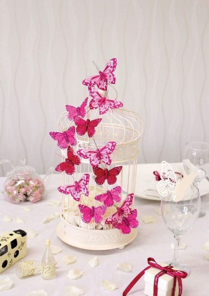 salontafeltje decoratie-with-pink-vlinders