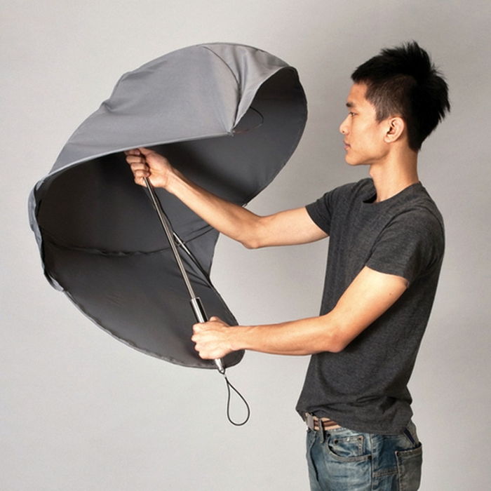 fancy-paraplyer-gång-grå-konstruktion