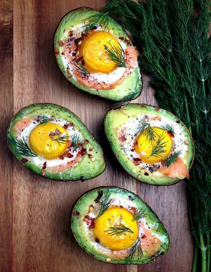 avocado rețetă cu ouă prajite în avocado și condimente somon condimente retete delicioase pentru a vă bucura de sănătate