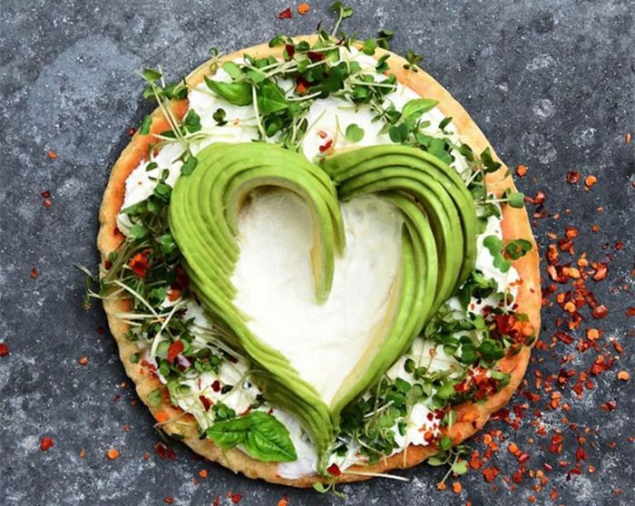 avocado retete pizza sanatoasa cu crema crema de avocado reteta pentru a imita in forma de inima decor