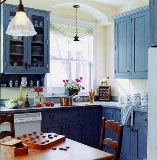 prachtige rustieke keuken in blauwe kleur