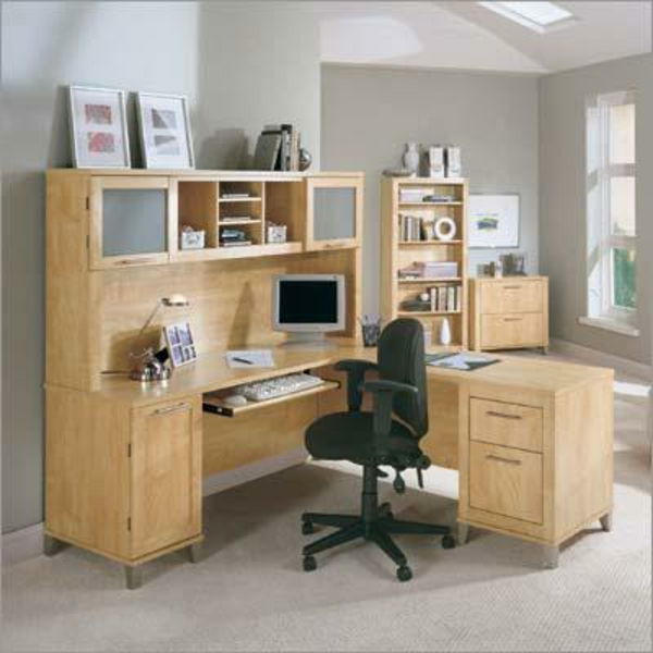 mobilier de birou ikea lemn negru sistem de rafturi scaun cu rotile și două imagini pe ea