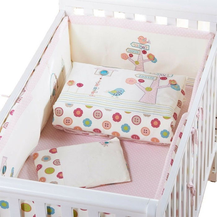 baby-posteljica-girl-belo-design-rožnato-posteljnina