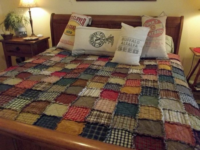Simples costura um quarto vintage muitos tecidos com padrão de quadrados