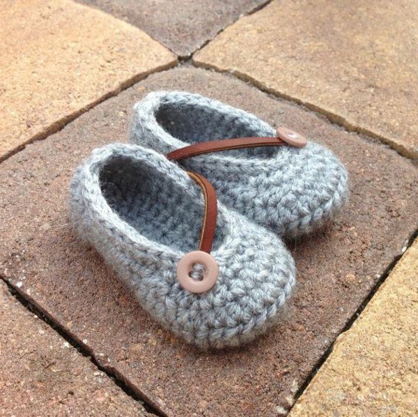 babyschuhe-in-cinza crochet