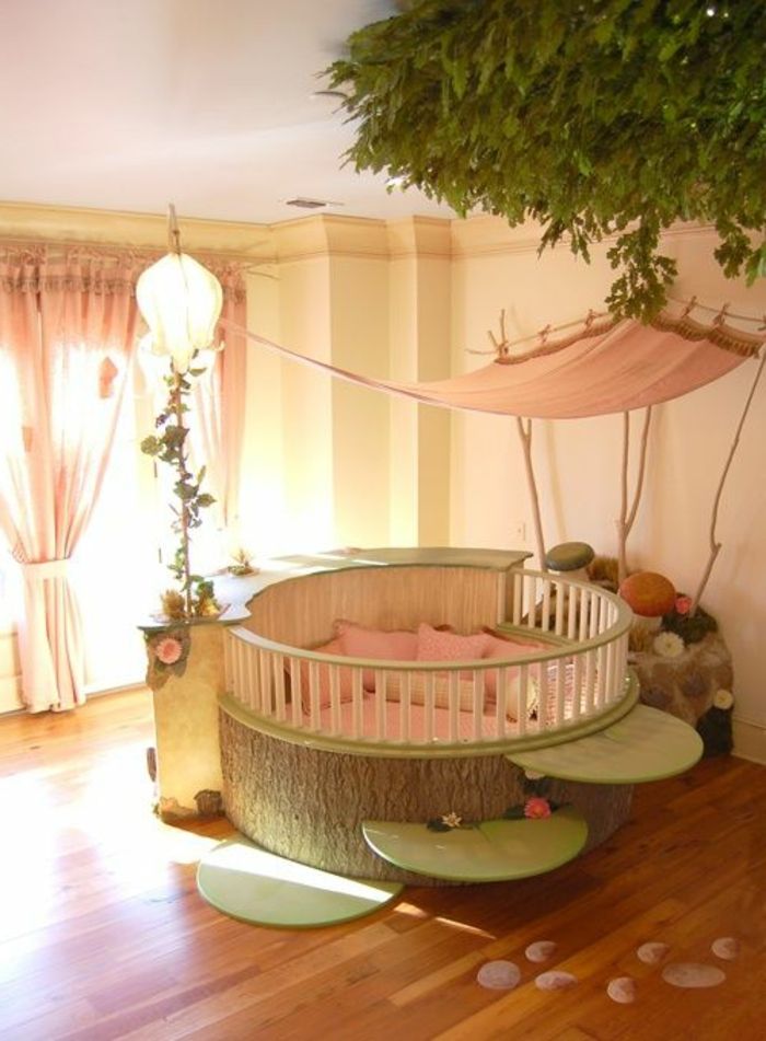 babyroom-design-big-round-posteljica-zeleno-rastlin v sobi