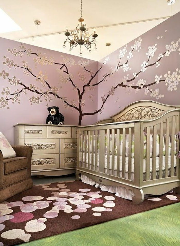 babyroom-design-vijolično-ozadje-z-drevesa-bemalung