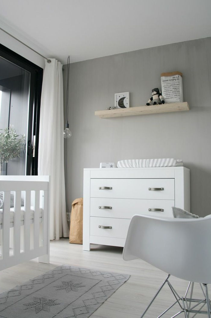 babyroom-dizajn belo-omara-sivo-stene