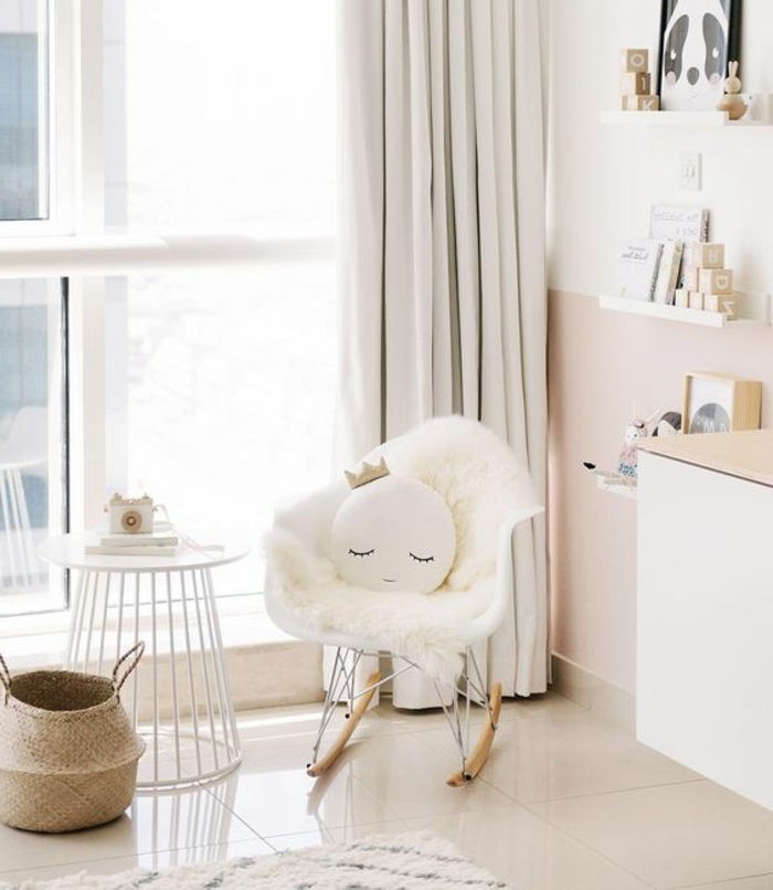 Çocuk odası mobilya beyaz kreş moda koltuk yastık ve taç masa büyük pencere