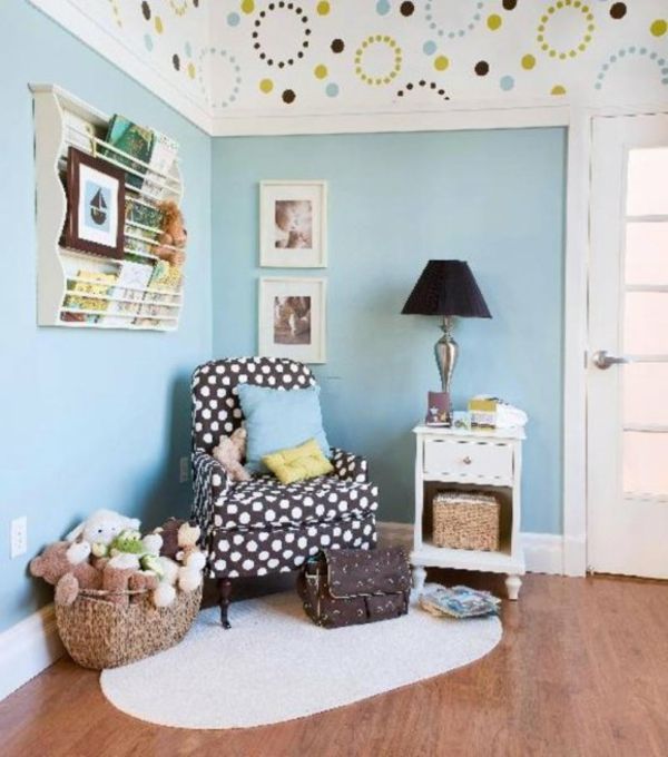 babyroom-young-vackra-stol-in-the-corner