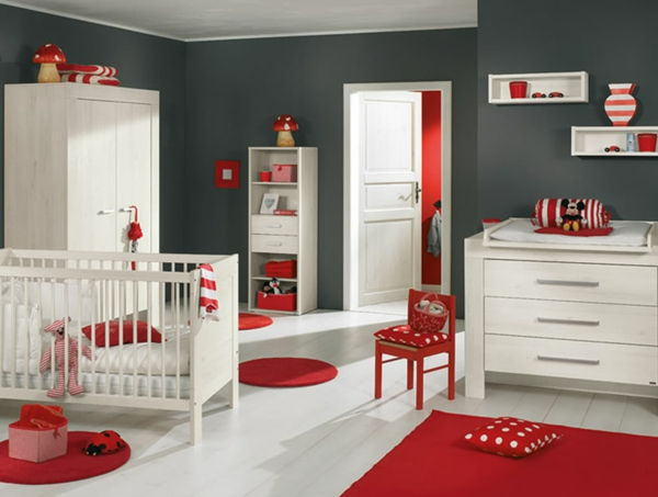 cores brancas e cinzas vermelhas para o quarto do bebê
