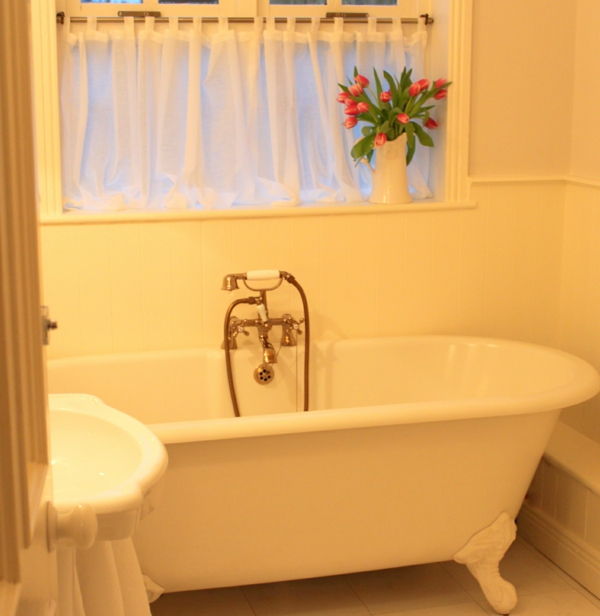 küvet-küçük banyo - lale dekorasyon ve perdeler