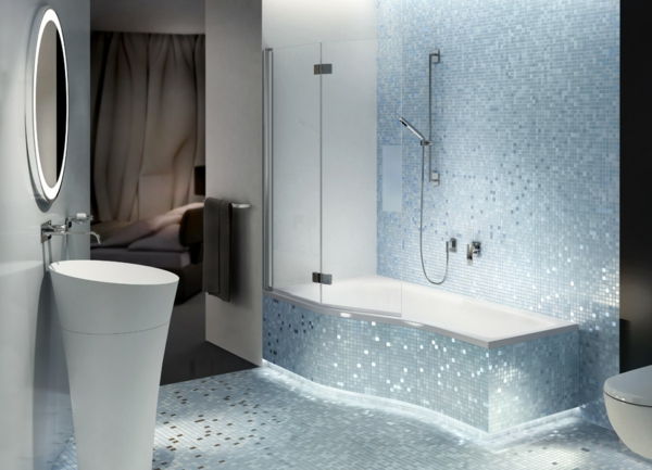 vonia-su-dušas-zona-įdomus išvaizdos ir balta spalvos