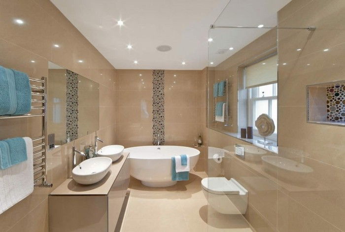 Łazienka-Design-idee-romantyczne oświetlenie sufitowe-beżowe płytki łazienkowe
