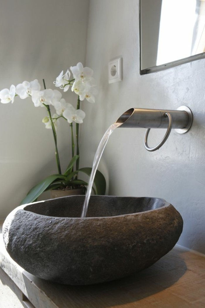 łazienka-projekt-ciekawe-zlewozmywak białych orchidei