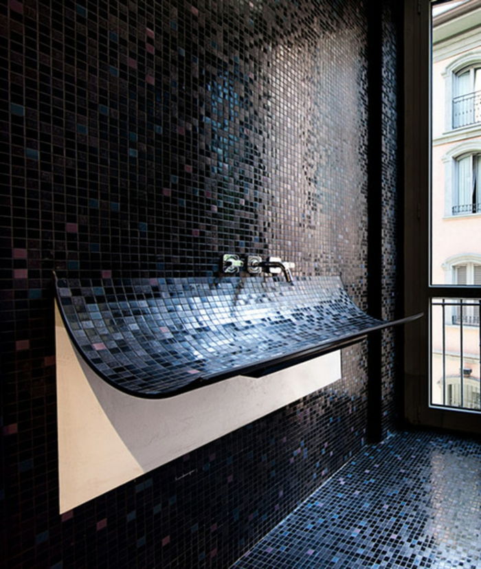 badrum vägg till mosaik-svart-