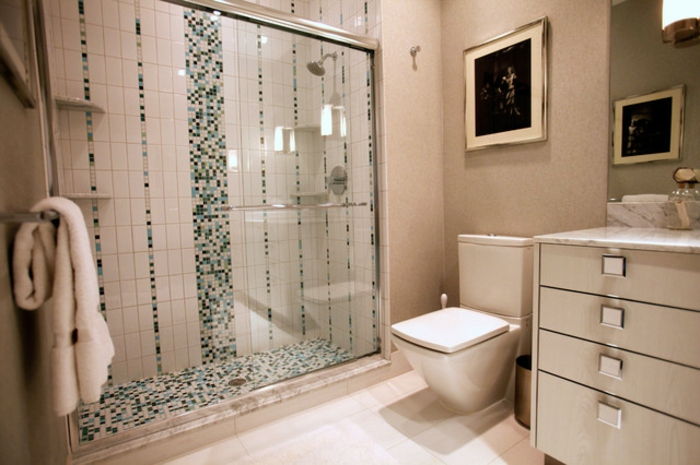 badrum-med-mosaik super-cool-ser duschvägg