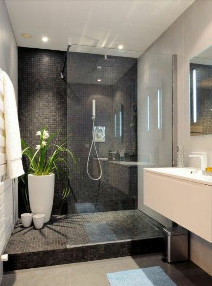 bad design-ideer-vakre-Bader-bad-med-grå-mosaikk fliser og messig vask