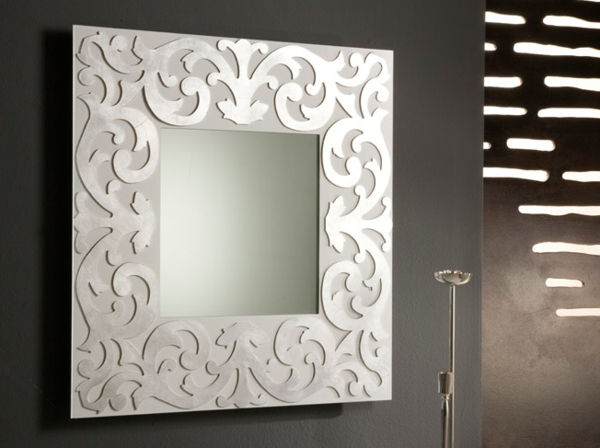 Vonios veidrodis dizaino sidabro rėmo