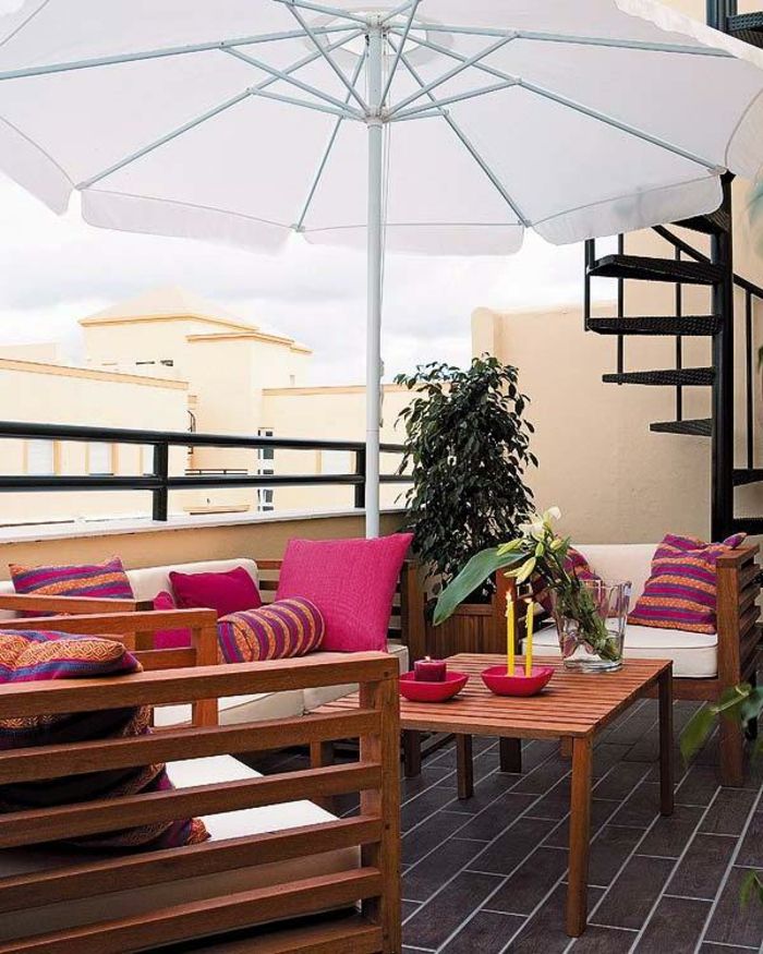 balkon-dekorasyon-beyaz-şemsiye