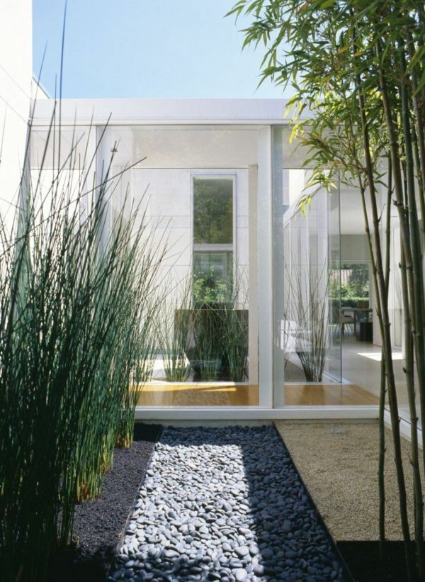 Clădire bambus-balcon-mare-design-alb