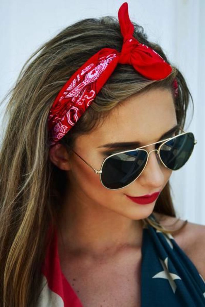 roșu banda cu model alb, păr brun, ochelari de soare