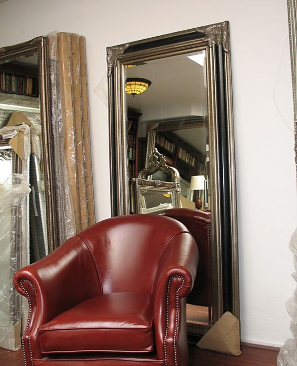 barokowy-lustro-z-srebrną-ramą-za-fotel-super duży
