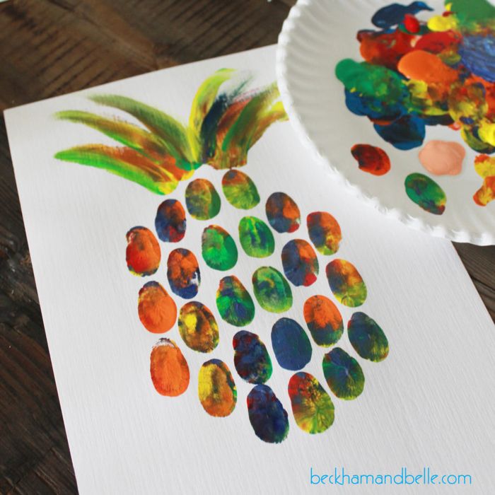 Utarbeide ideer for småbarn, tegne ananas med fingeravtrykk