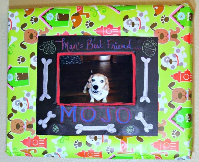 Crafting with cardboard - cadeau voor de puppyhond met zijn foto en geverfde botten