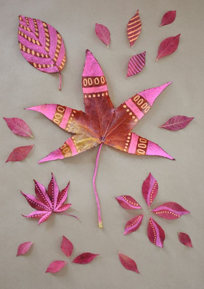 höstlöv dekorerade med rosa färg, måla trädblad