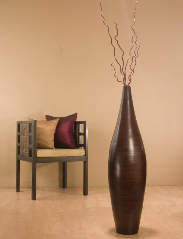 elegantiška rudos grindų vazos forma