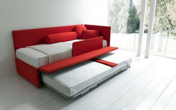 patalynė-lova-sofa-ikea-balta ir raudona-balta kambarys