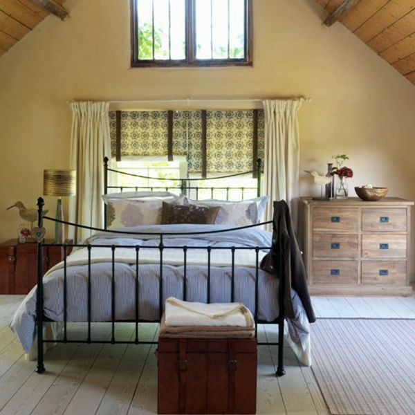 spalnica državi slog - zelo visok strop
