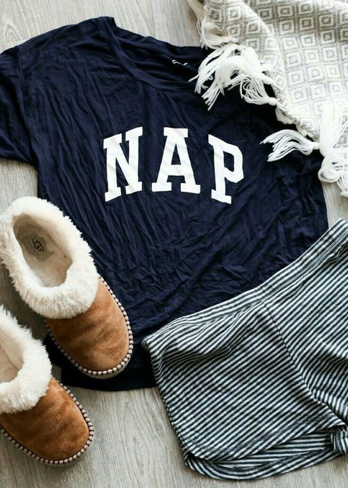 Nap-T-shirt frame이라고하는 프린트 티셔츠가있는 잠옷