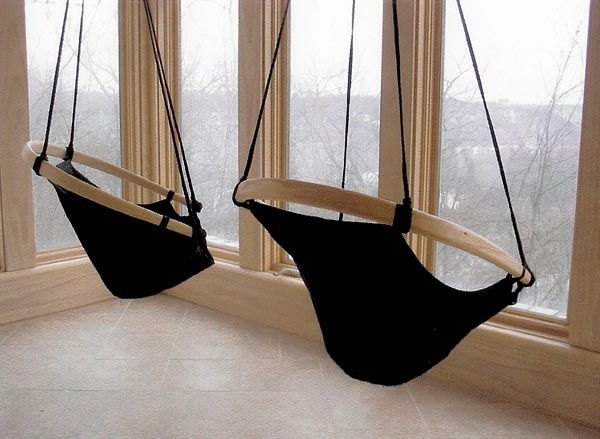 primeri za pletene stole - črno-viseče - ob oknu