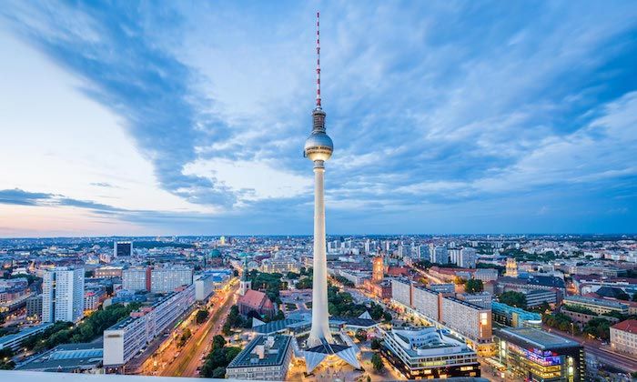 mest populära resmål berlin tyskland utsikt från en highpoint idé tv-visning och beundra