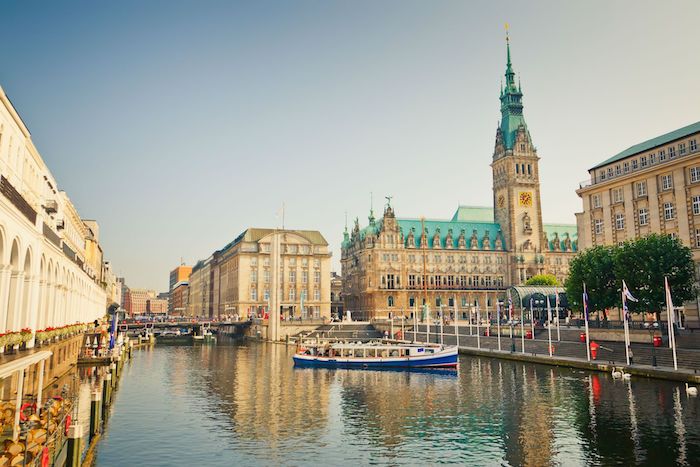 populära destinationer Tyskland hamburg europa världen hamn och rådhus utsikt båt i floden