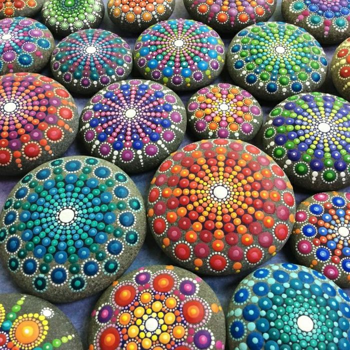 boyalı taşlar Mandala Desen göze batan renkler