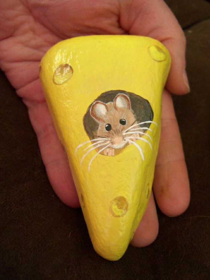 målad sten gul-cheese-mus hålet söt