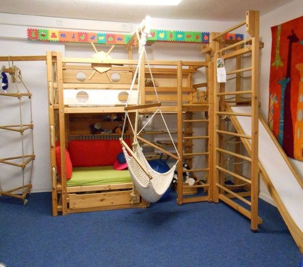 špeciálne detské postele-drevené schody - herňa s hojdačkou