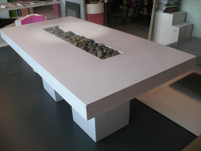 betong-table-intressant modell-vit-konstruktion