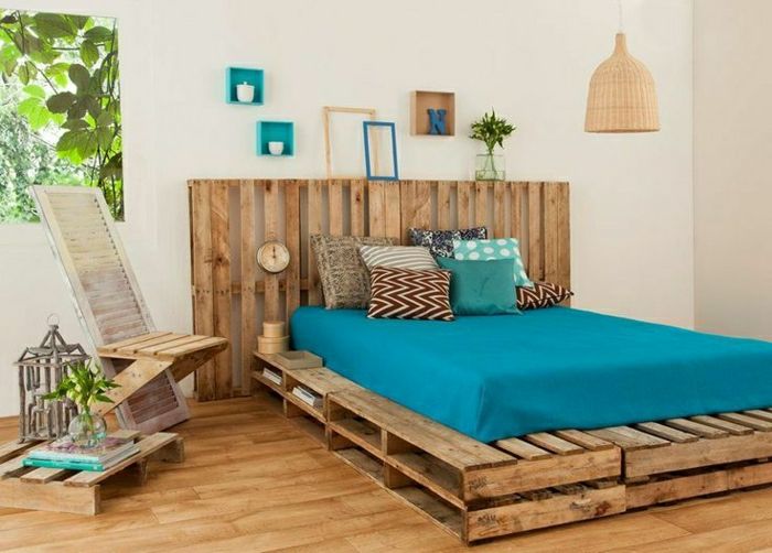 lova-of-padėklai-sau-kad mėlynai čiužinys-daug pagalvės nuotraukų rėmelis Sienų apdaila kėdė įdomus dizainas