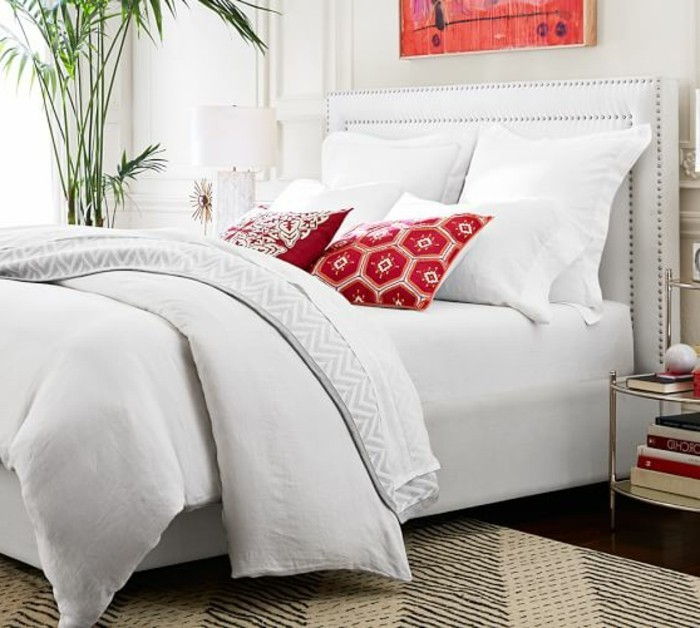 pat cu-bin-roșu-perne-creativ-model dormitor