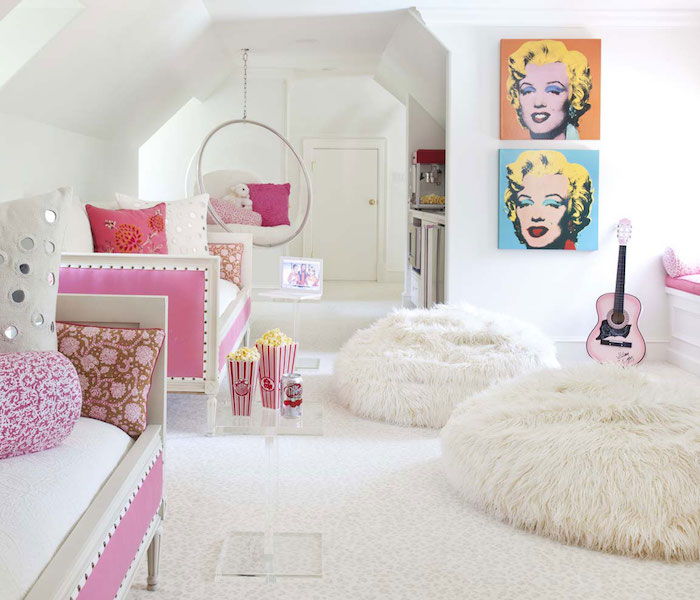 ideje mladinske sobe v beli barvi spet Marilyn Monroe slike na steni ustvarjalne umetnosti ideje zofe in puhasto naslonjalo Rekreacijski kot po dolgem dnevu najstnika